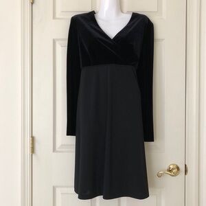 Donna Ricco Black Velvet Surplice Neck Empire Waist Long Sleeve Dress Size 12